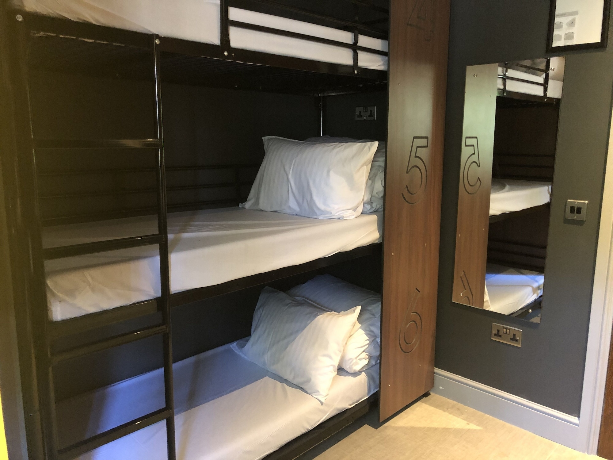 MIXED DORM, 9 BEDS