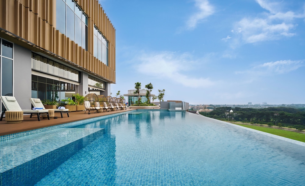 Artotel Living World Kota Wisata 49/55