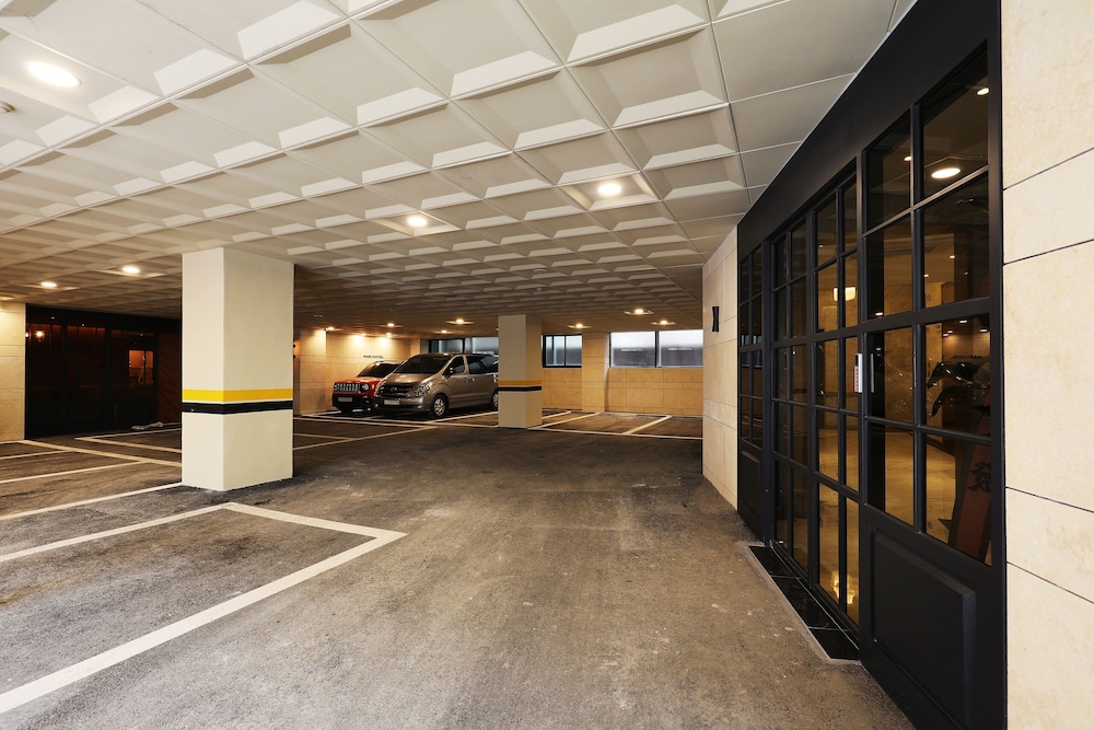 Mari Hotel 39/50