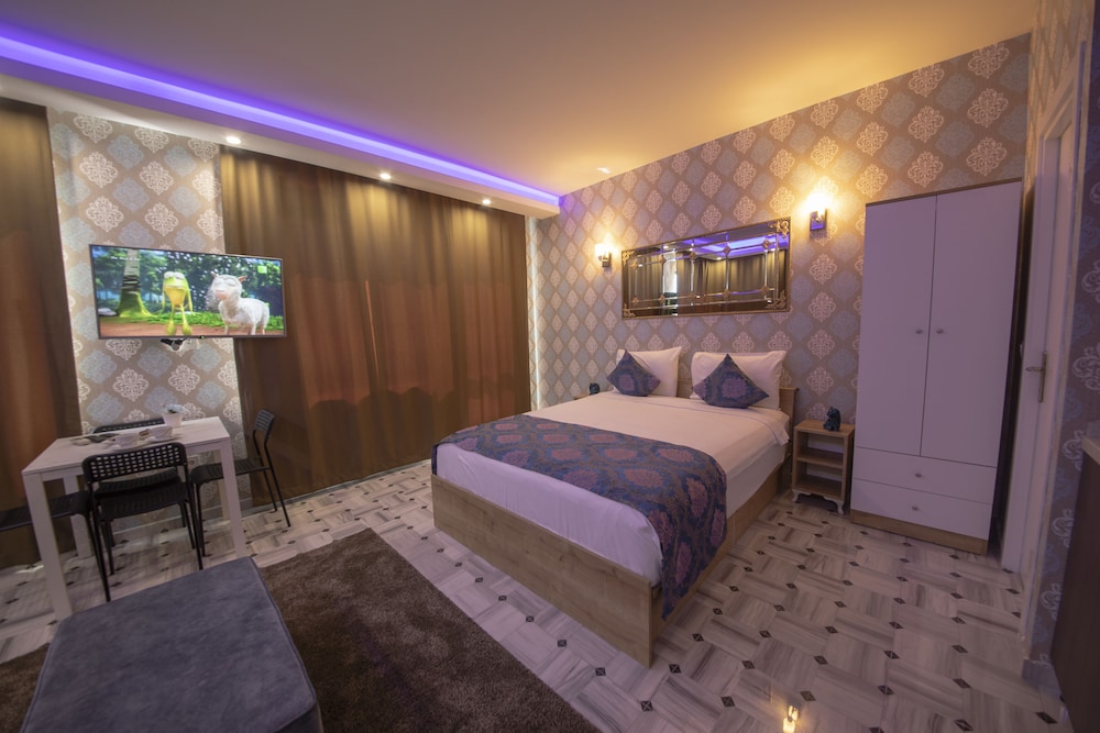DELUXE, DOUBLE BED, SEA VIEW, BALCONY