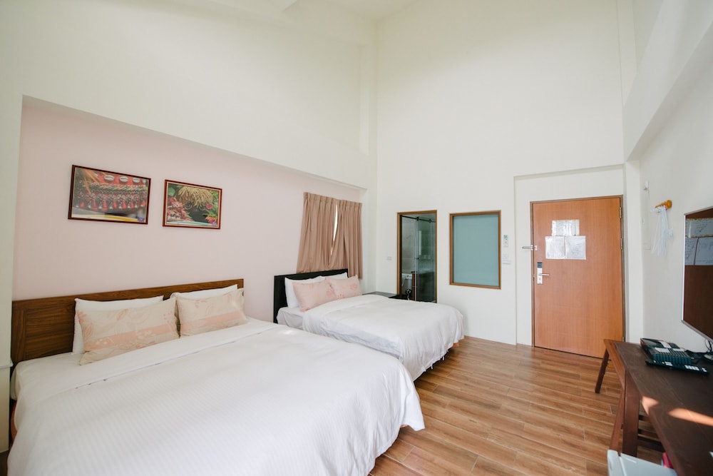 HE SEN Hostel 13/43