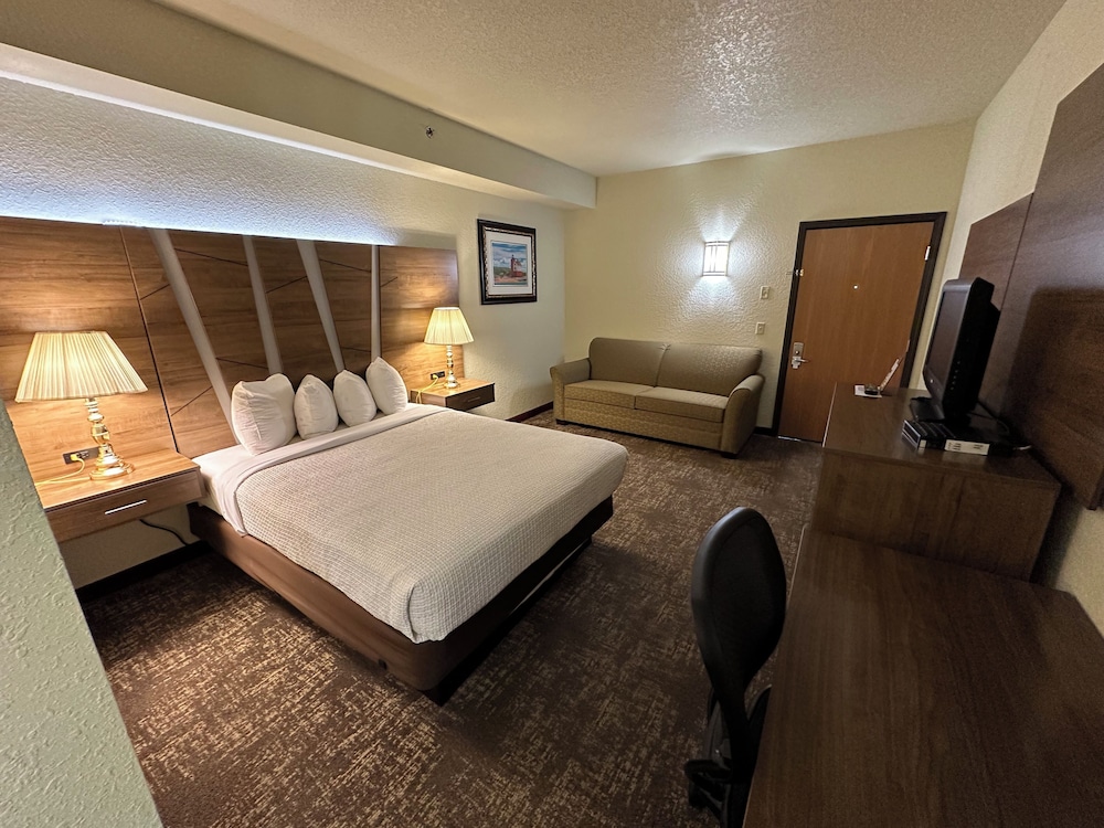 Mackinaw Beach & Bay Inn & Suites 18/51