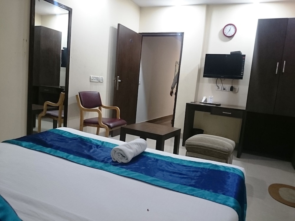 Hotel The RTS, New Delhi 33/50