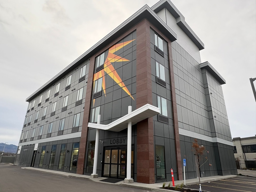 La Quinta Inn & Suites by Wyndham Kelowna BC 6/51