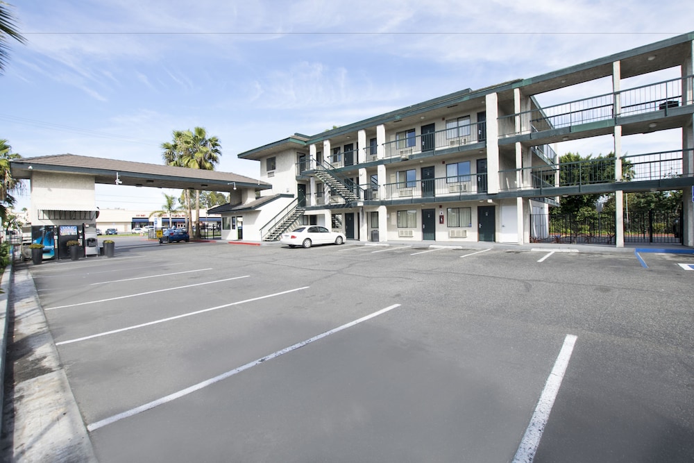 Morada Inn and Suites 6/55