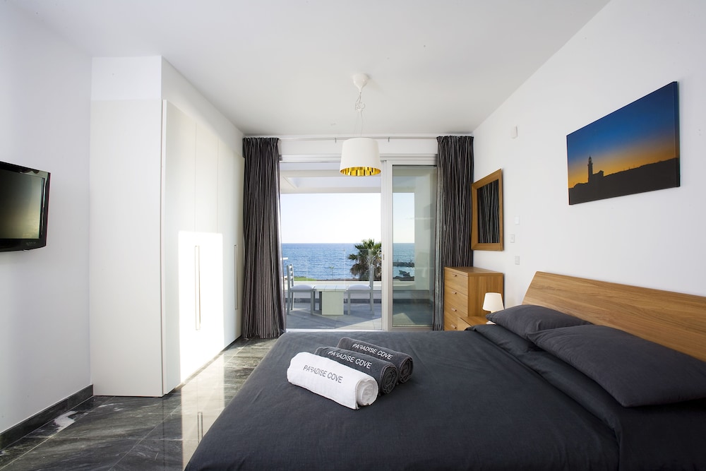 Paradise Cove Luxurious Beach Villas 10/50