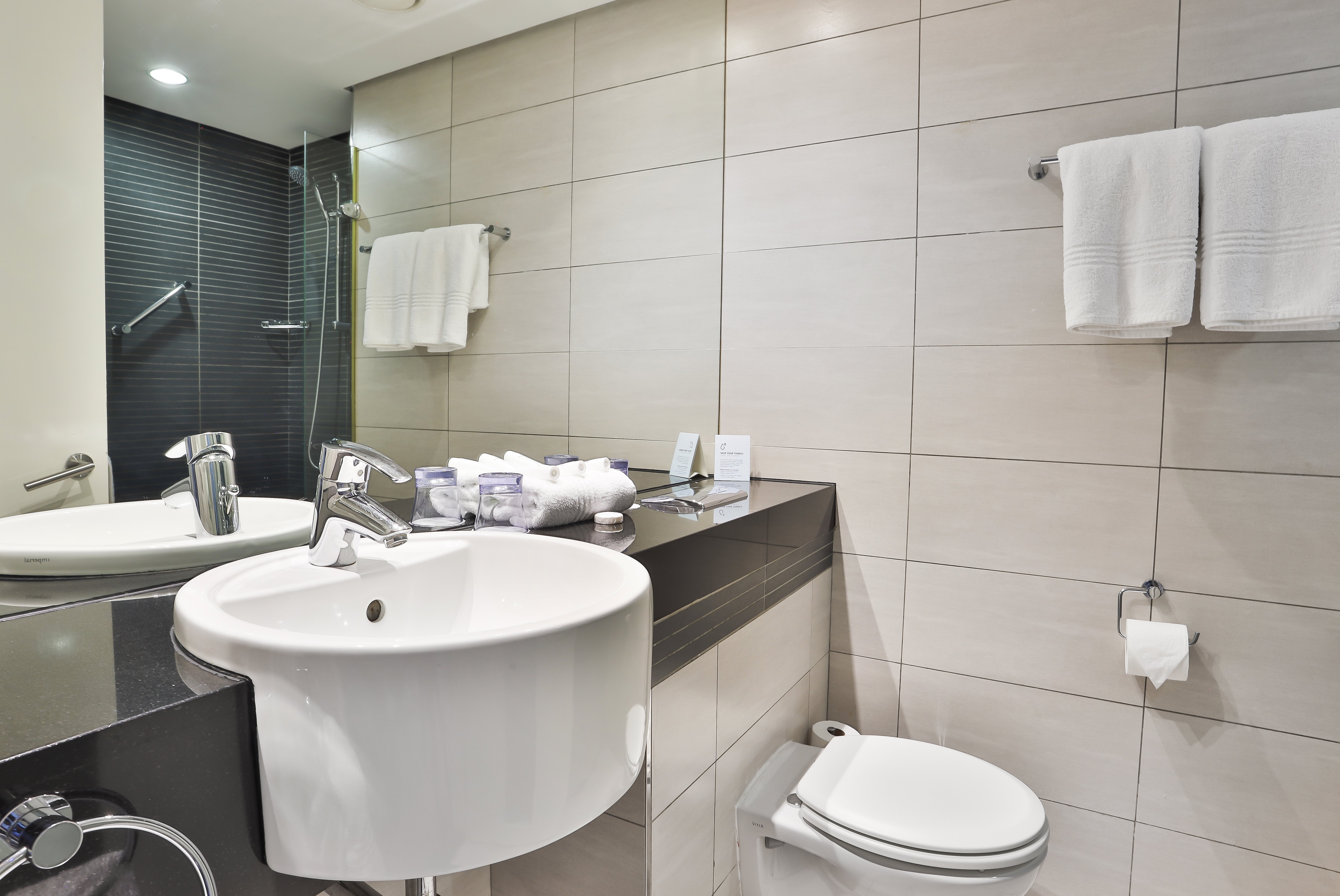 HOLIDAY INN EXPRESS DURBAN - UMHLANGA 82/83
