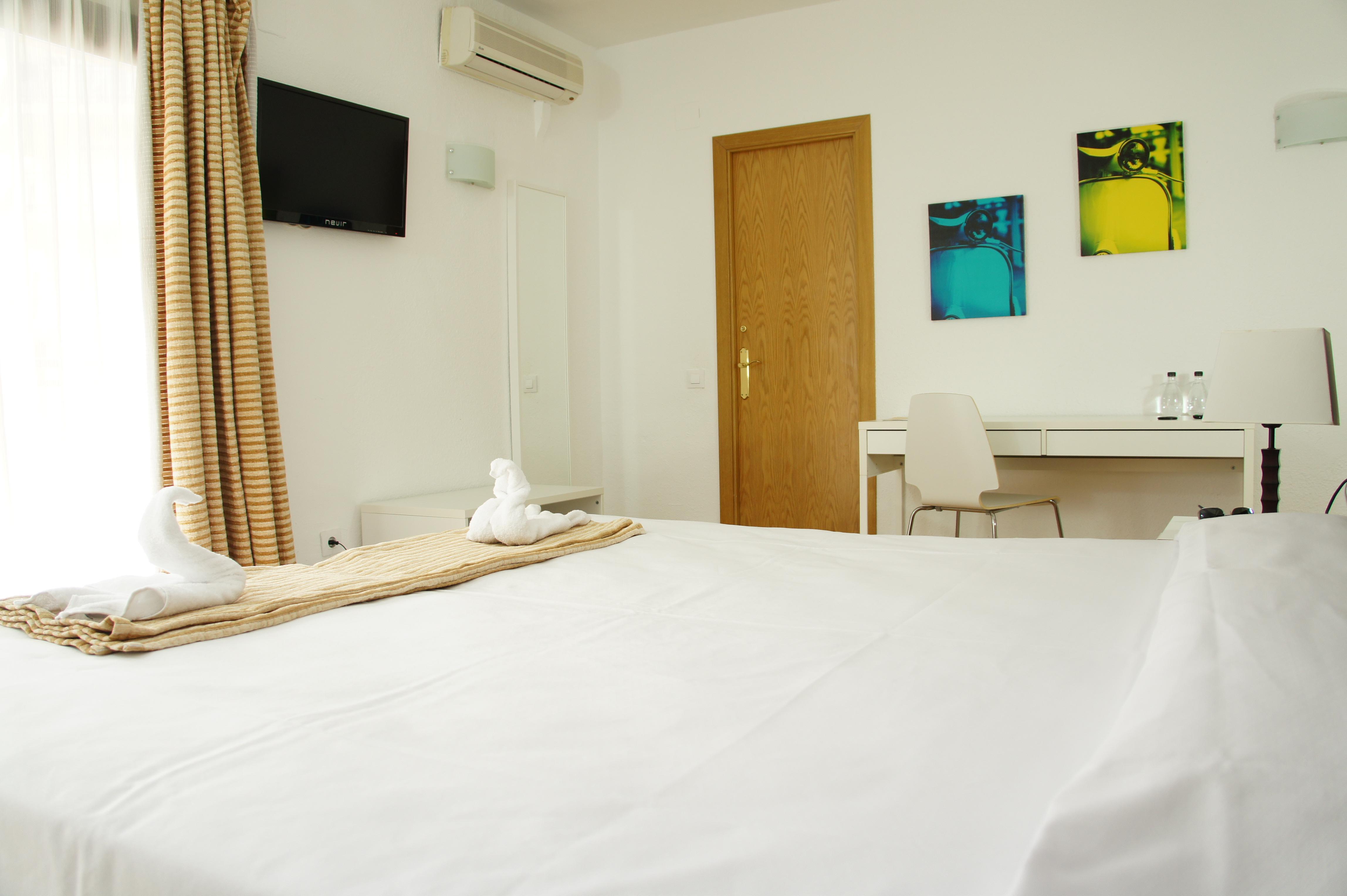 Room, Double Bed, Lateral Side Sea View, Balcony