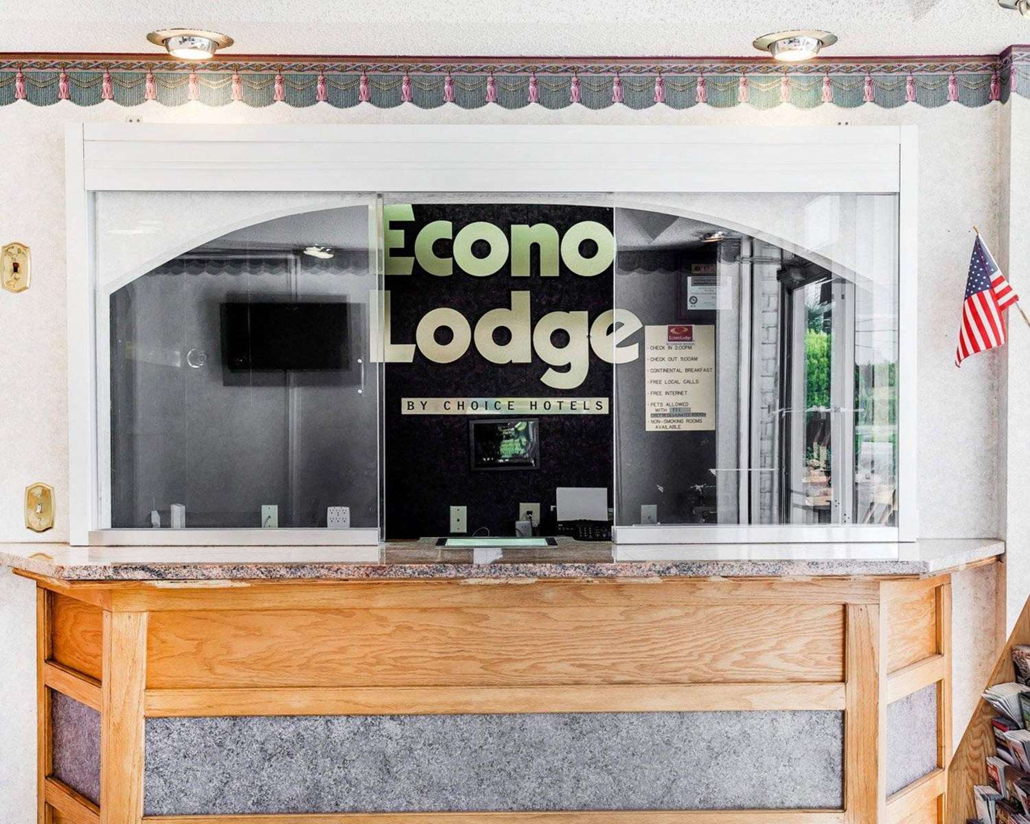 Econo Lodge Mc Donough 9/33