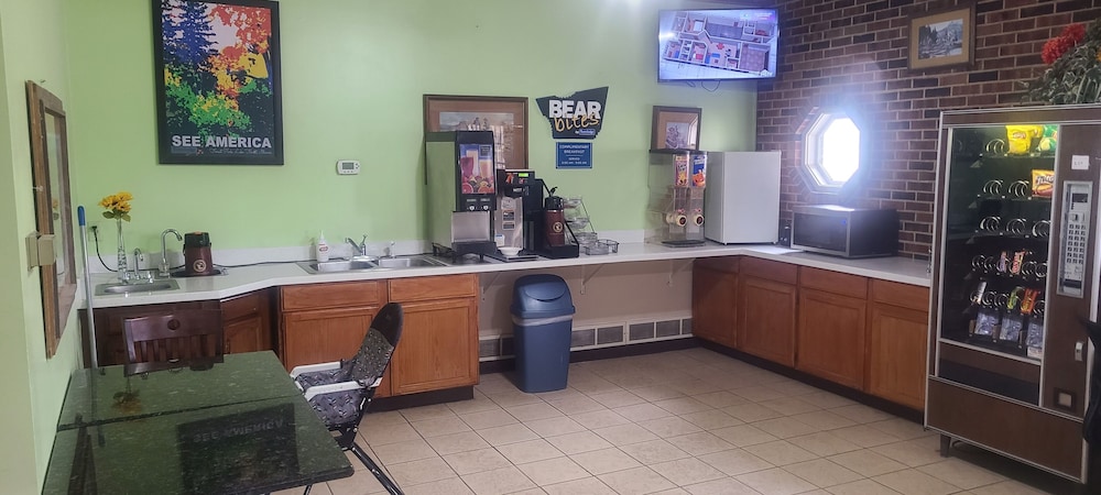 Travelodge By Wyndham Airport Platte City 24/34