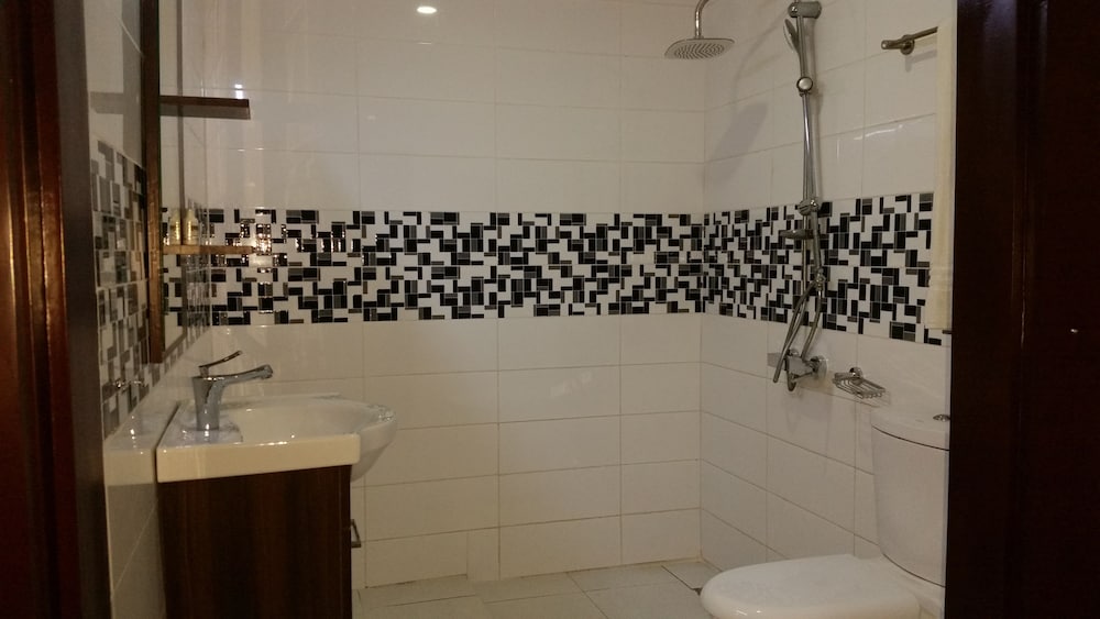 Eifell's Hotel's 34/35