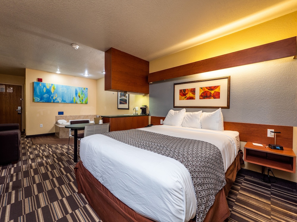 DELUXE, STUDIO, SUITE, QUEEN BED, JETTED TUB