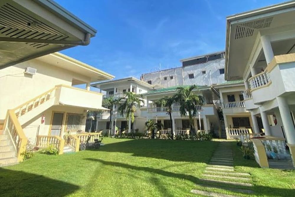 BANS BEACH RESORT 33/40