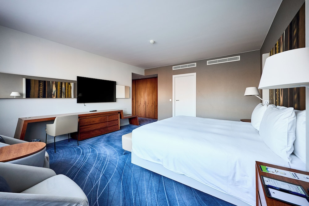 JUNIOR SUITE, KING BED