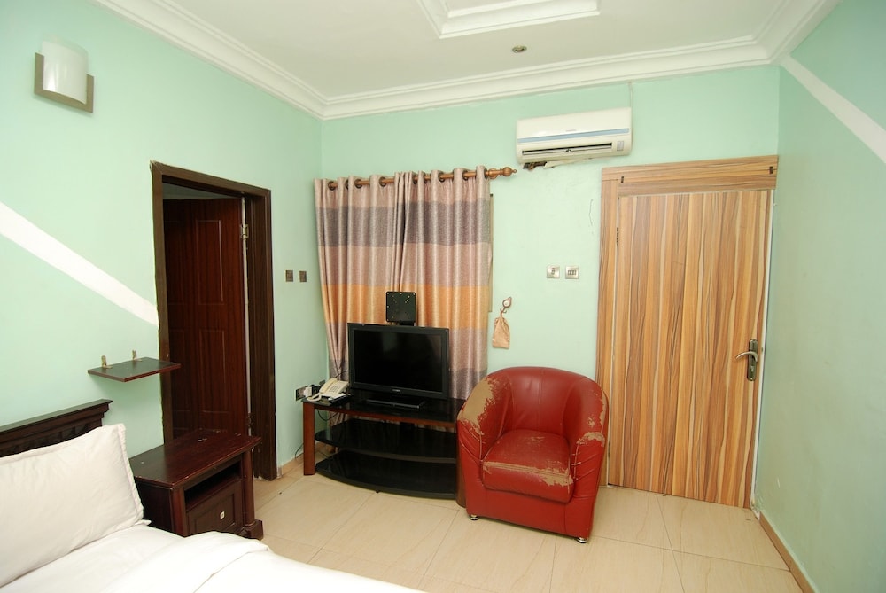 Nest Suite & Spa 13/23