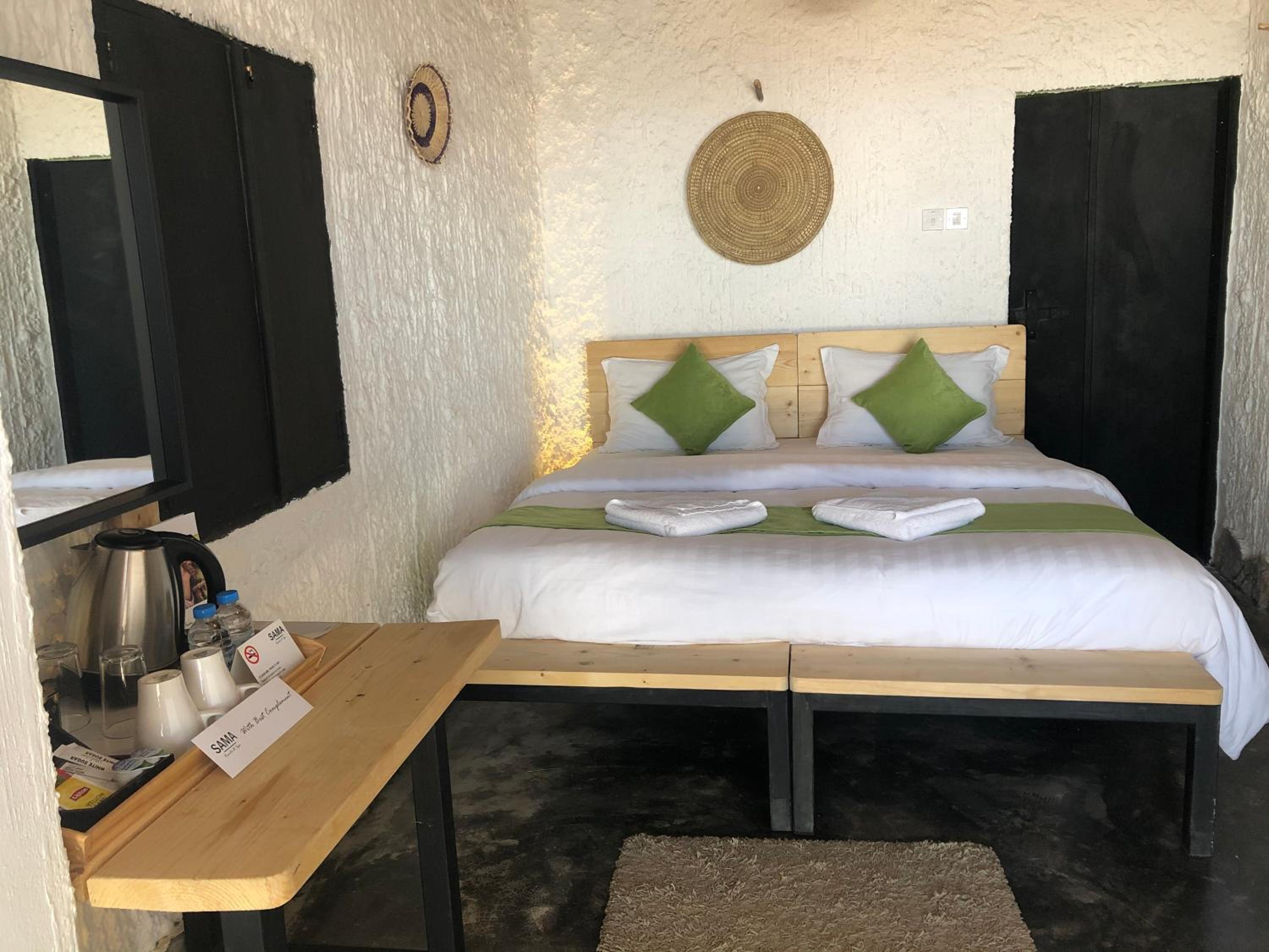 Room at Sama Al Khutaim-Heritage Home, AL HAMRA