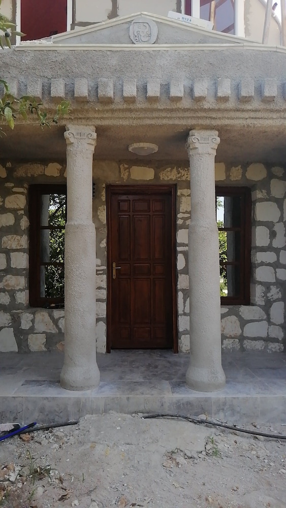 Heredot's House 6/50