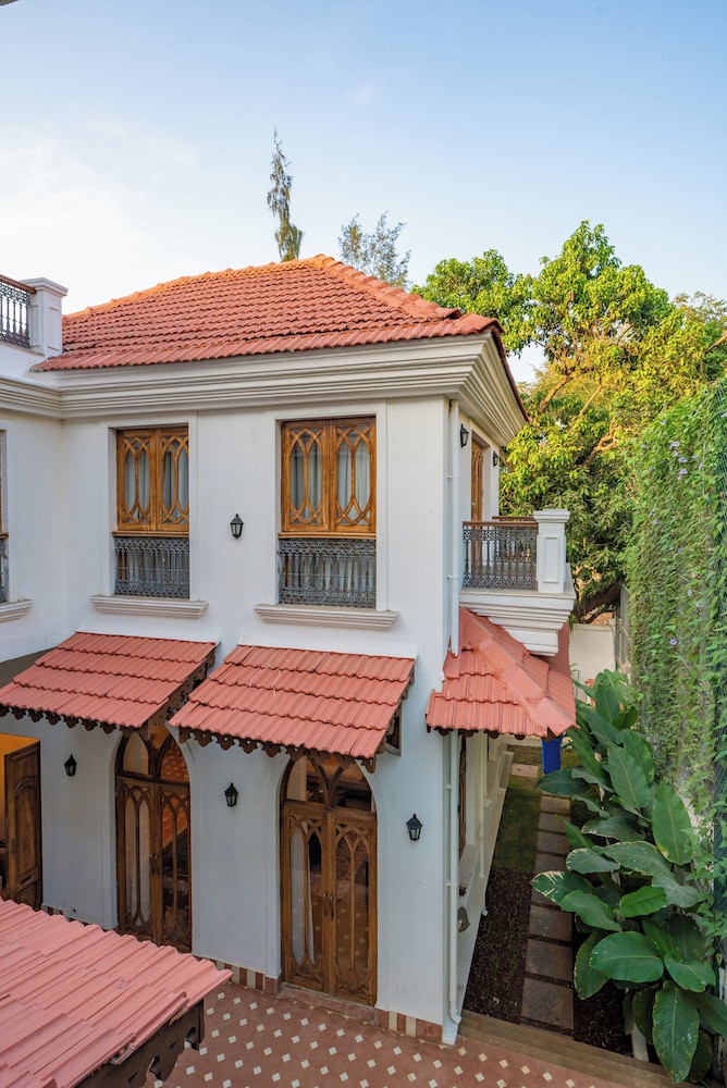 ELIVAAS 4 BHK with Pvt Pool and Media Room Samukha 6/55