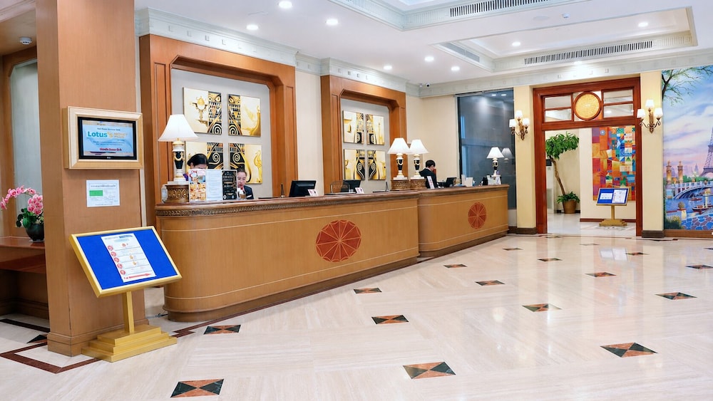 Palazzo Bangkok Hotel 8/55