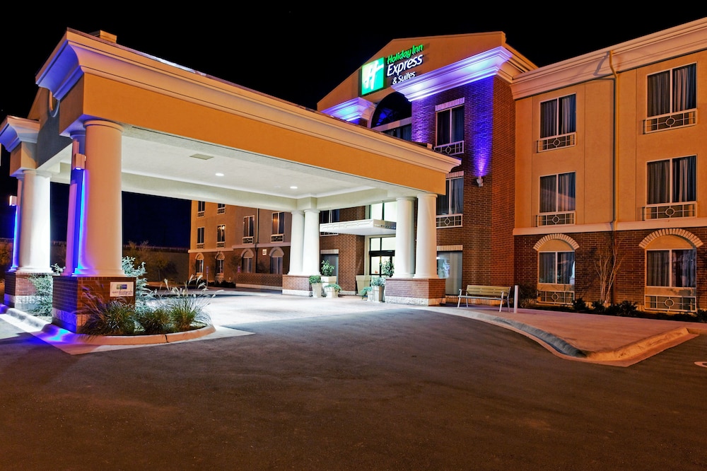 Holiday Inn Express Hotel & Suites Ozona 4/35