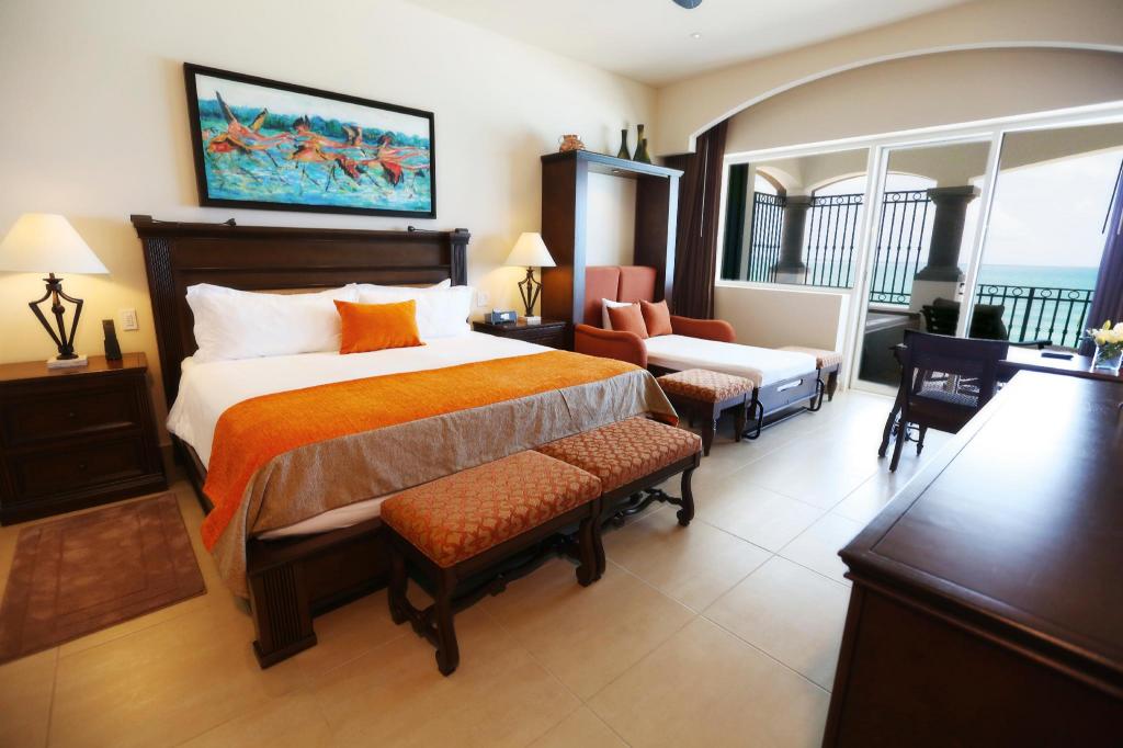 3 Bedrooms, Master, Suite, 2 Double Beds, 2 King Beds, Beach Front
