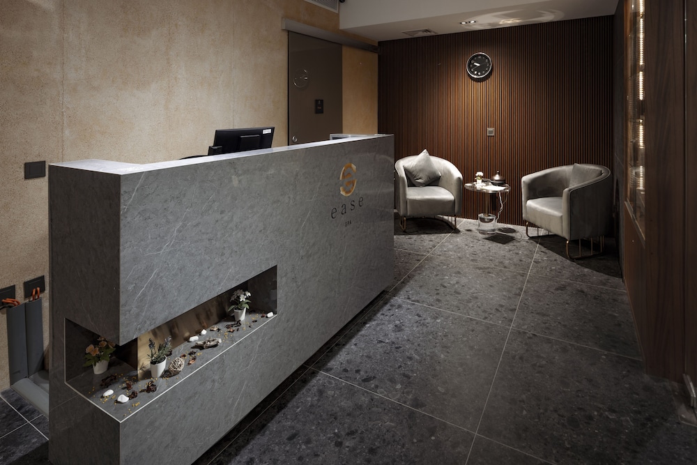 Lobby at Grands Suites Hotel Residences & Spa, GZIRA