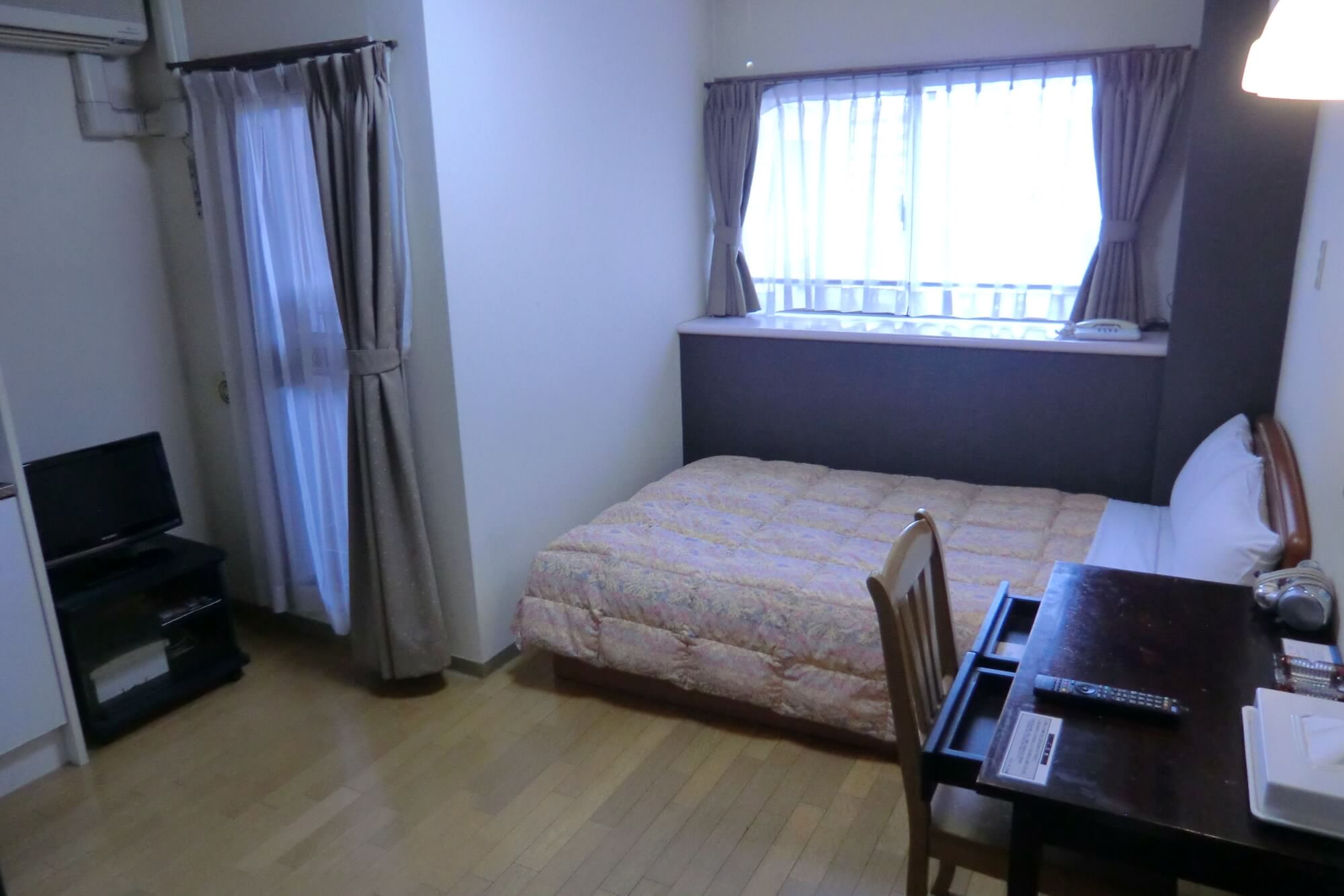 Semi Room, Semi Double Bed, Smoking