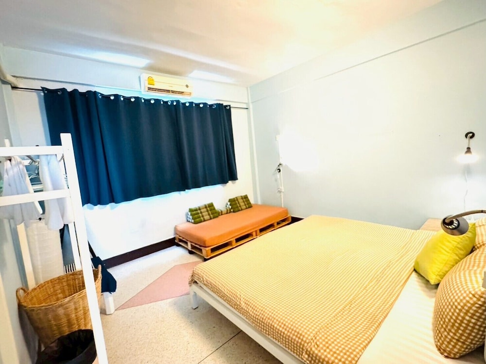 DELUXE, DOUBLE BED