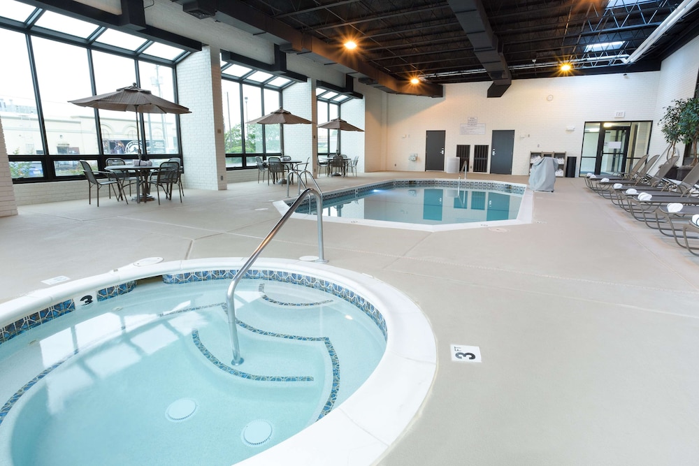 Drury Inn and Suites Joplin 23/50
