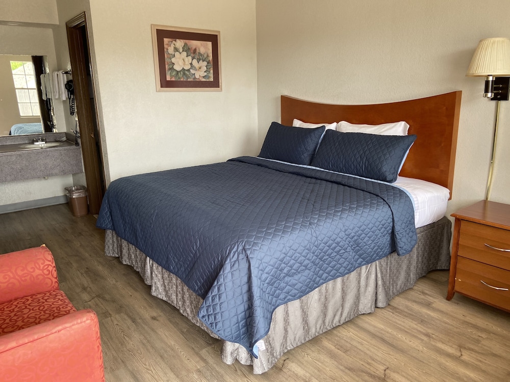 Colonial Inn 7/47
