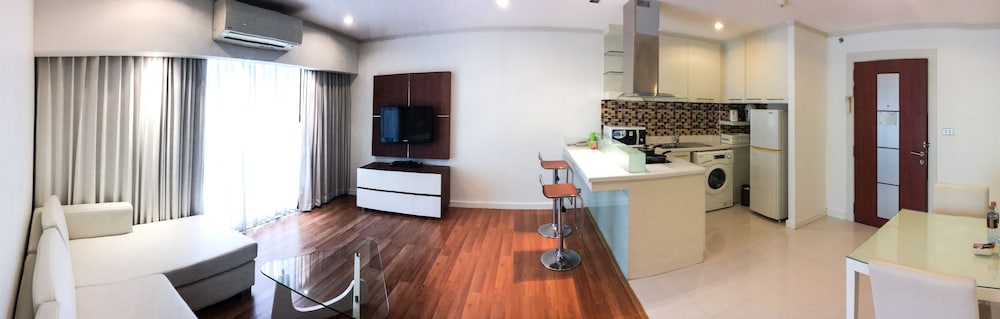 SATHORN GRACE SERVICED RESIDENCE 45/65