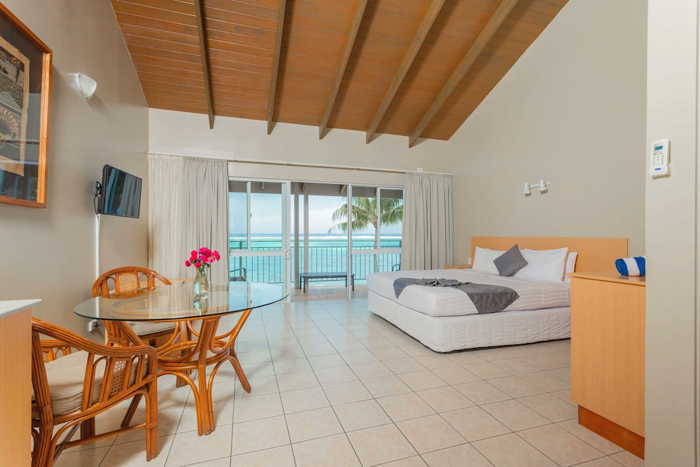 Moana Sands Beachfront Hotel 29/58