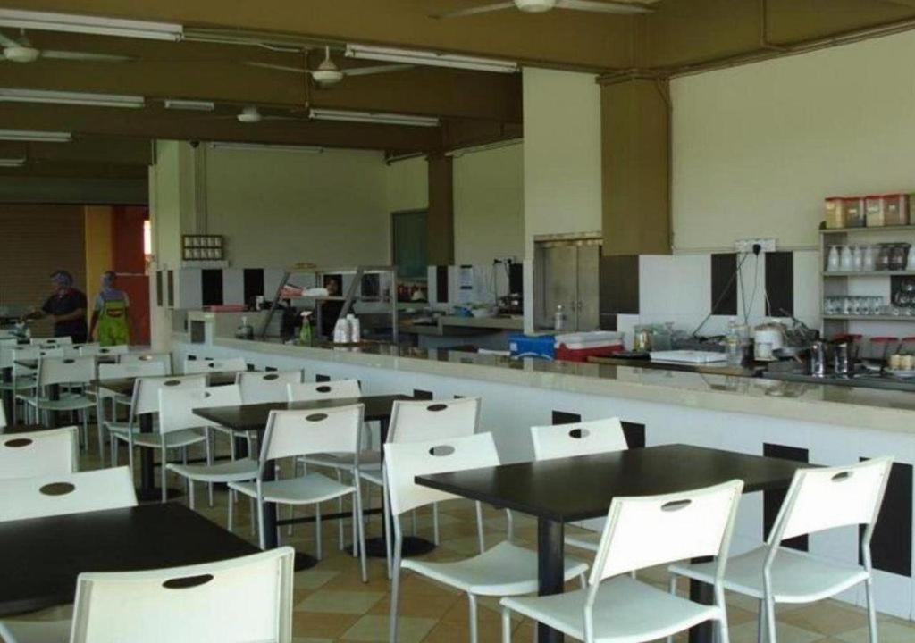 Adel Hotel 24/31