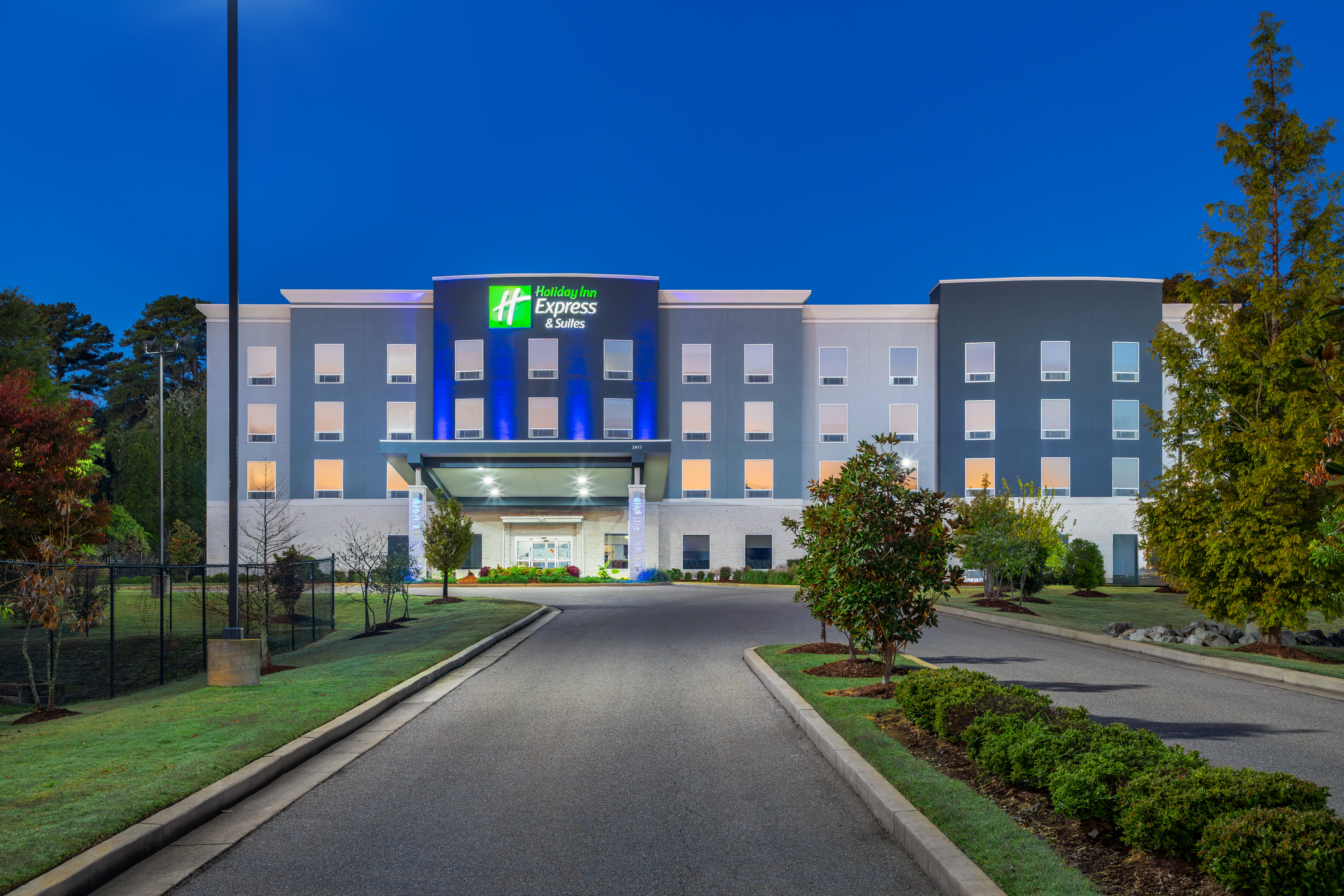 Holiday Inn Express & Suites Memphis Arpt Elvis Presley Blv 10/53