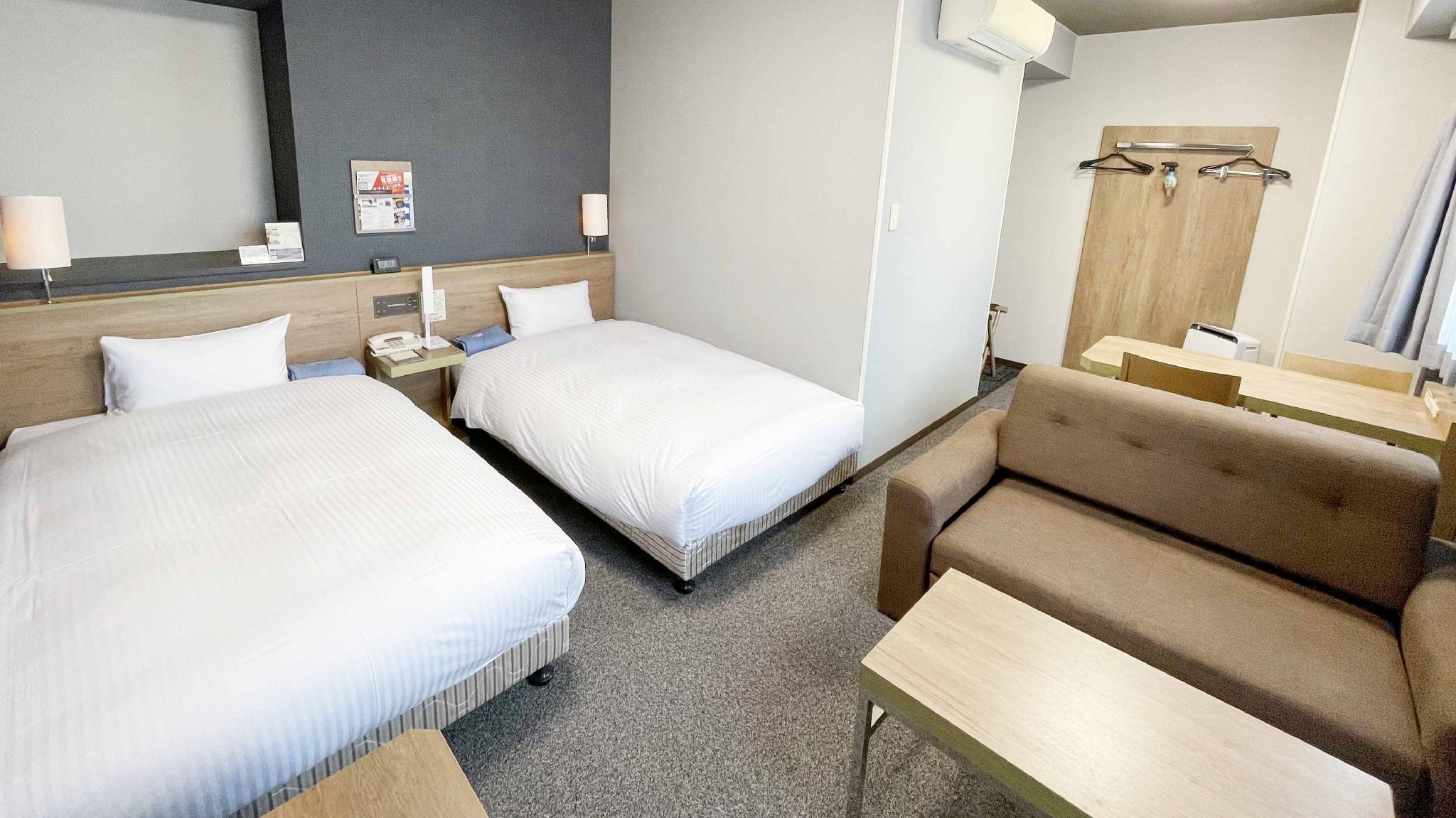 Deluxe, Twin Beds, Smoking Type Not Guaranteed