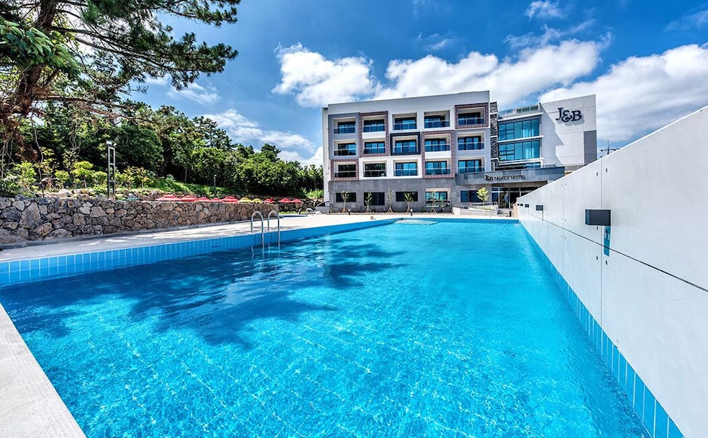 Jnb Family Hotel 7/50