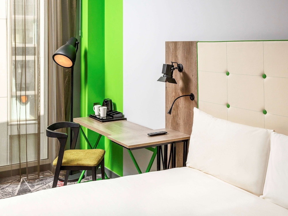 IBIS STYLES LONDON EALING 35/76