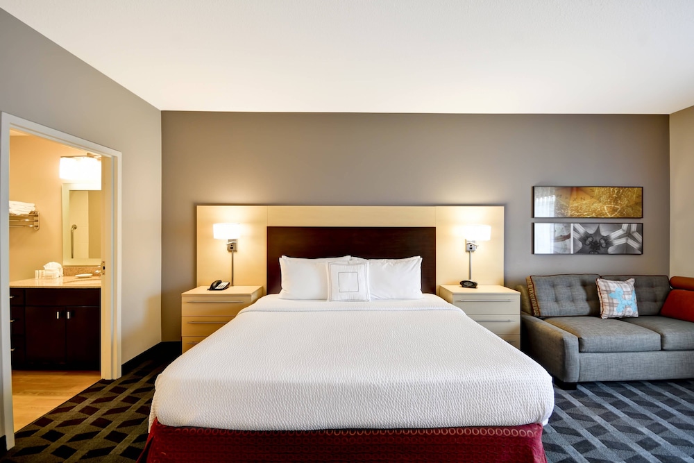 Studio, King Bed, Sofa, Kitchen, Accessible