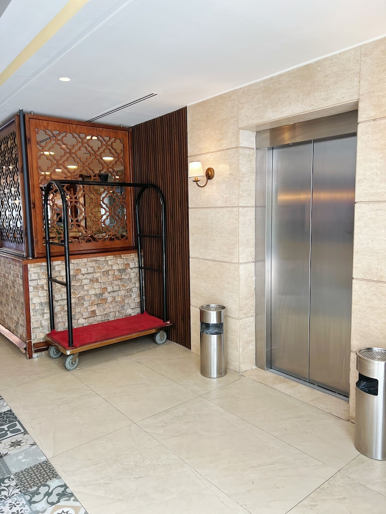 7th Star Hotel Suites 6/28