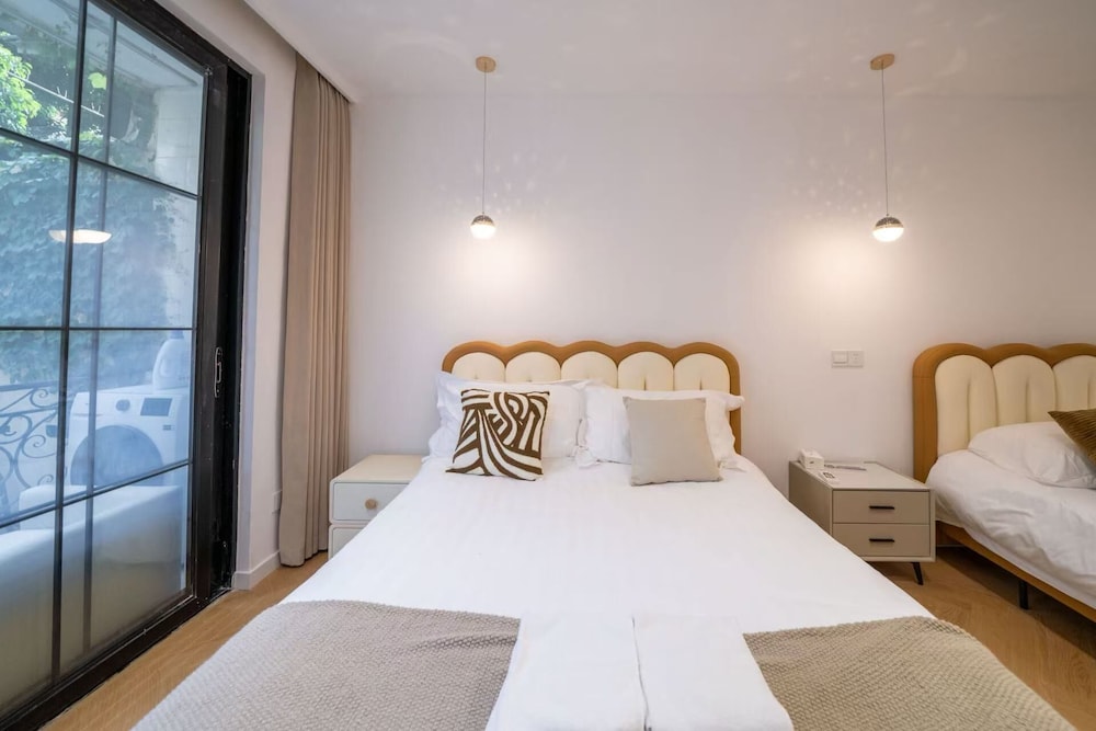 شقة اقتصادية بسريرين مزدوجين، Book and Bed-People's Square 2/10
