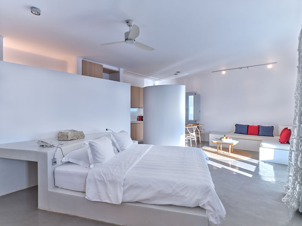 SANTORINI HEIGHTS 15/50