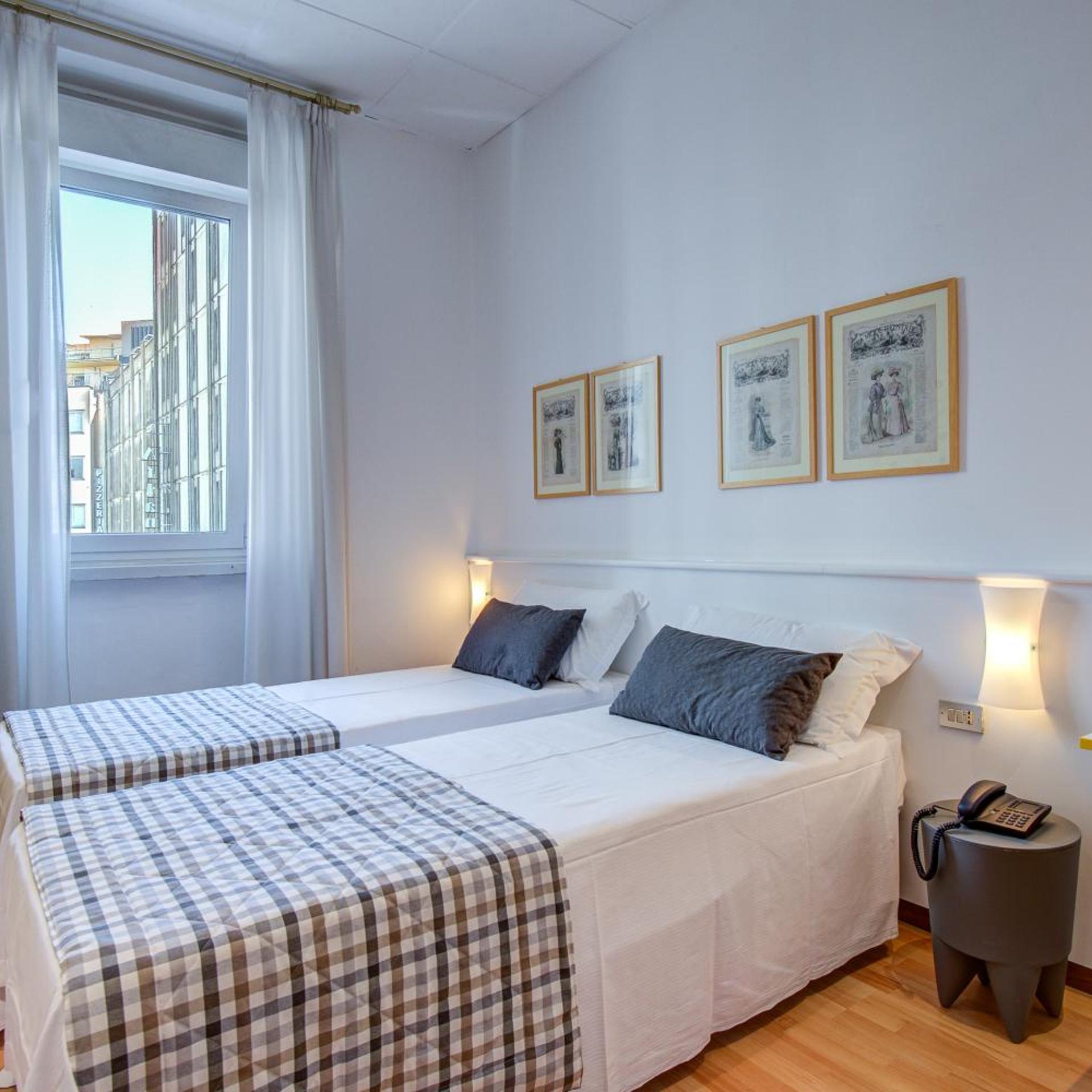 ROOM, TWIN BEDS