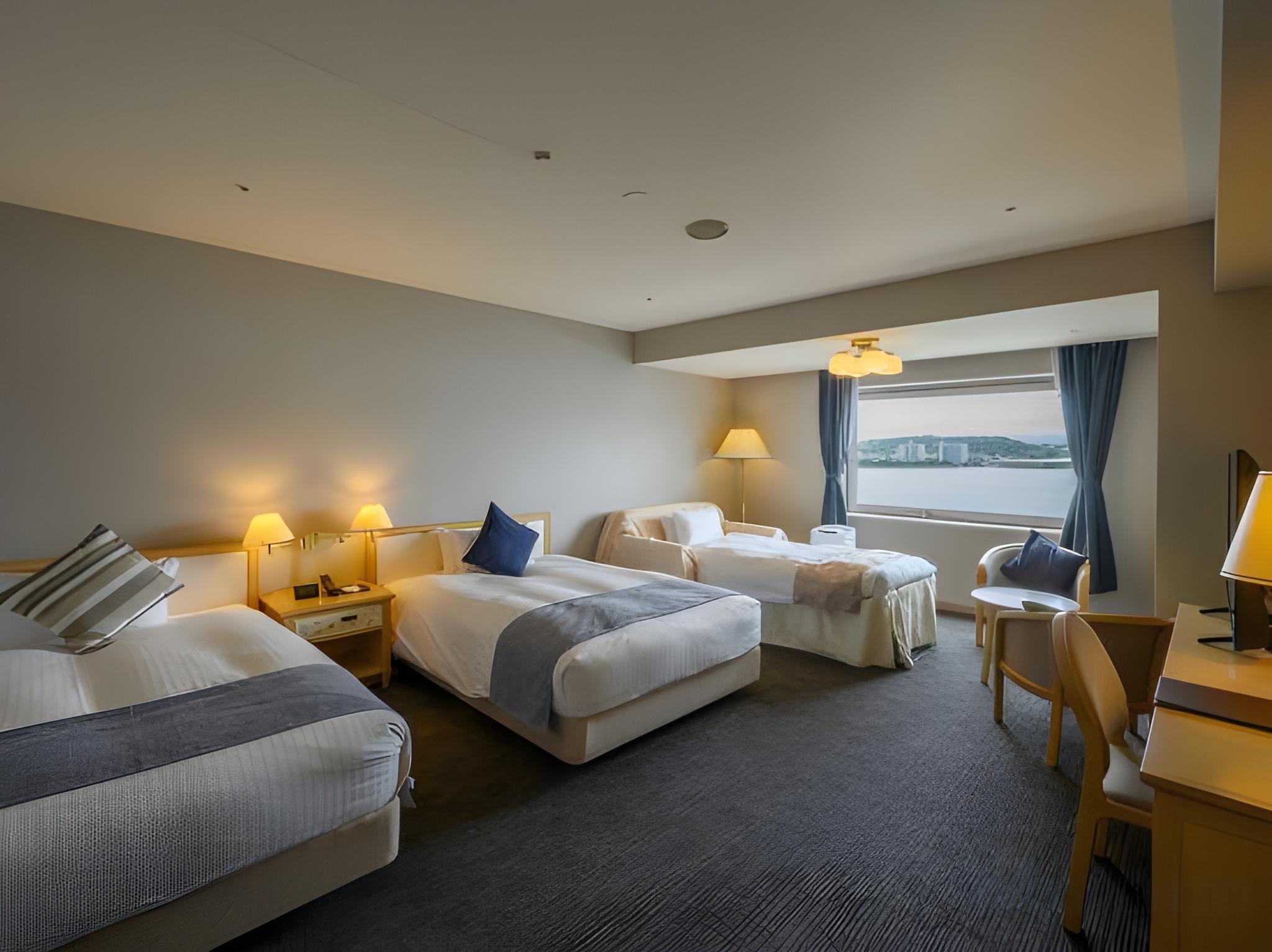 Superior, Twin Beds, West Wing