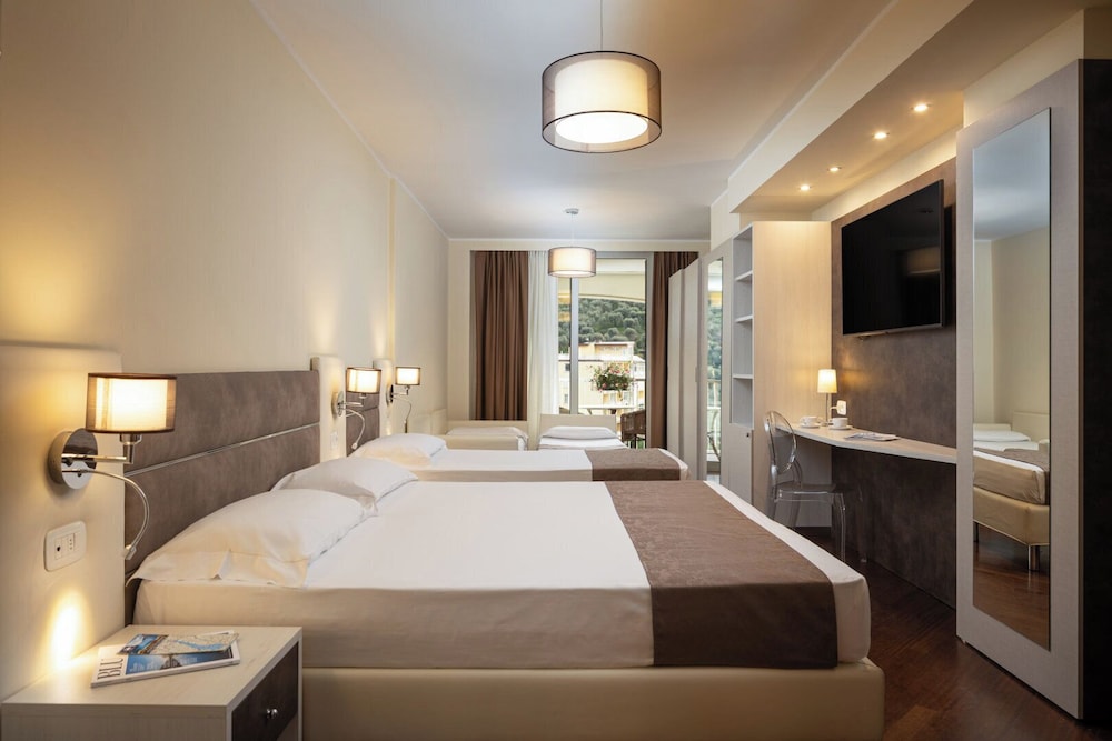ROOM, QUINTUPLE, BALCONY