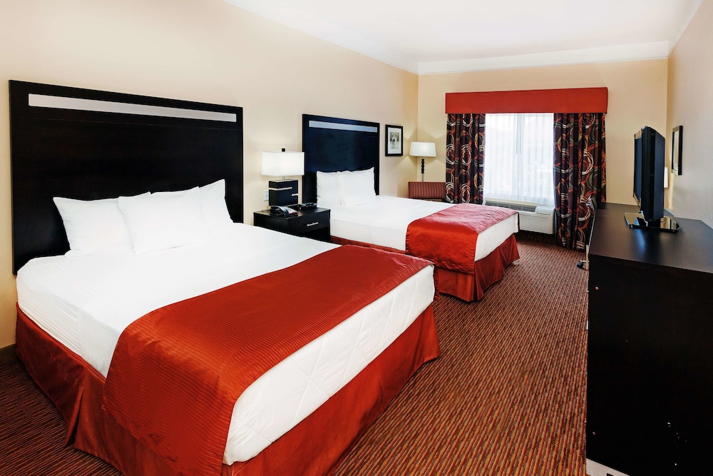 La Quinta Inn & Suites by Wyndham OKC North - Quail Springs 3/10