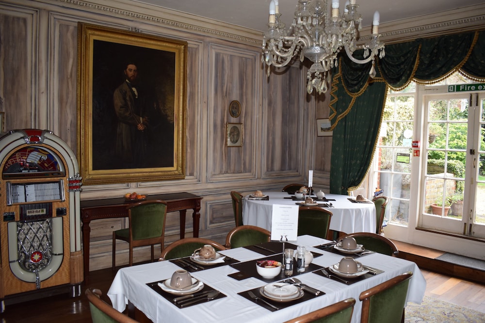 Harmondsworth Hall Guest House Heathrow 13/27