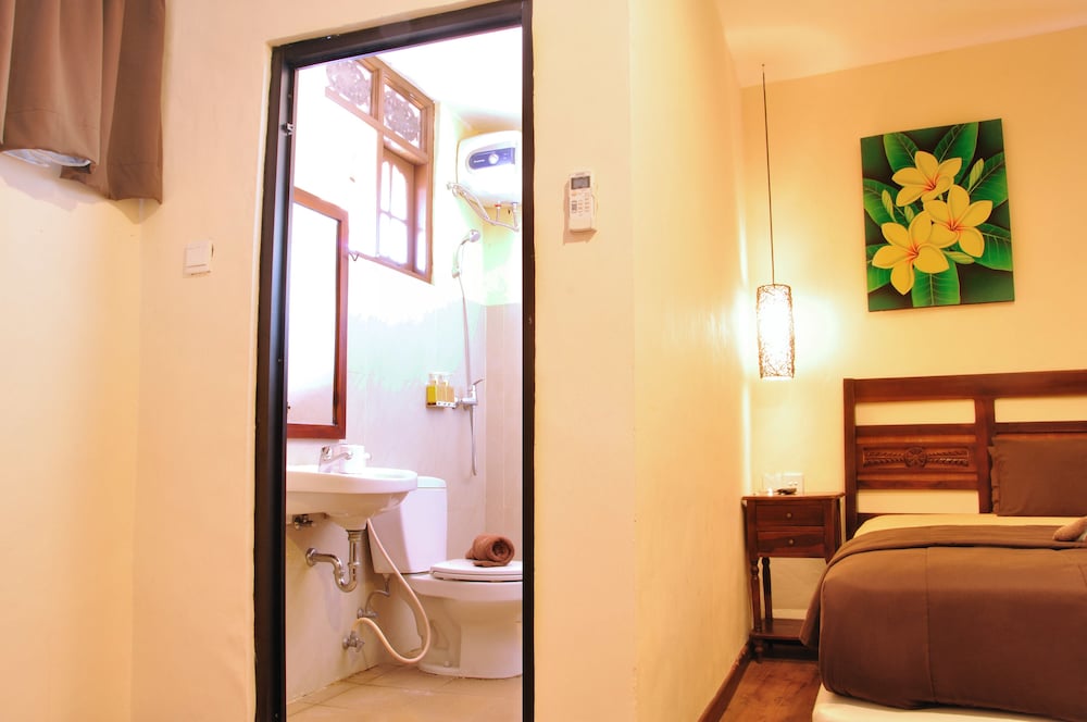 Bemo Corner Guest House 16/44