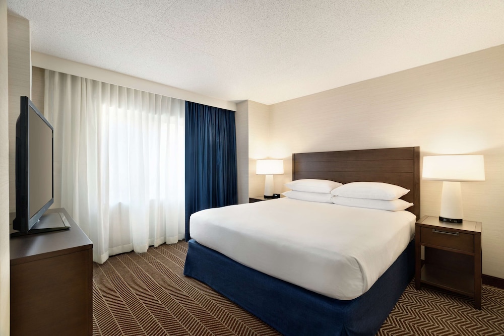 ROOM, KING BED, SOFA, ACCESSIBLE