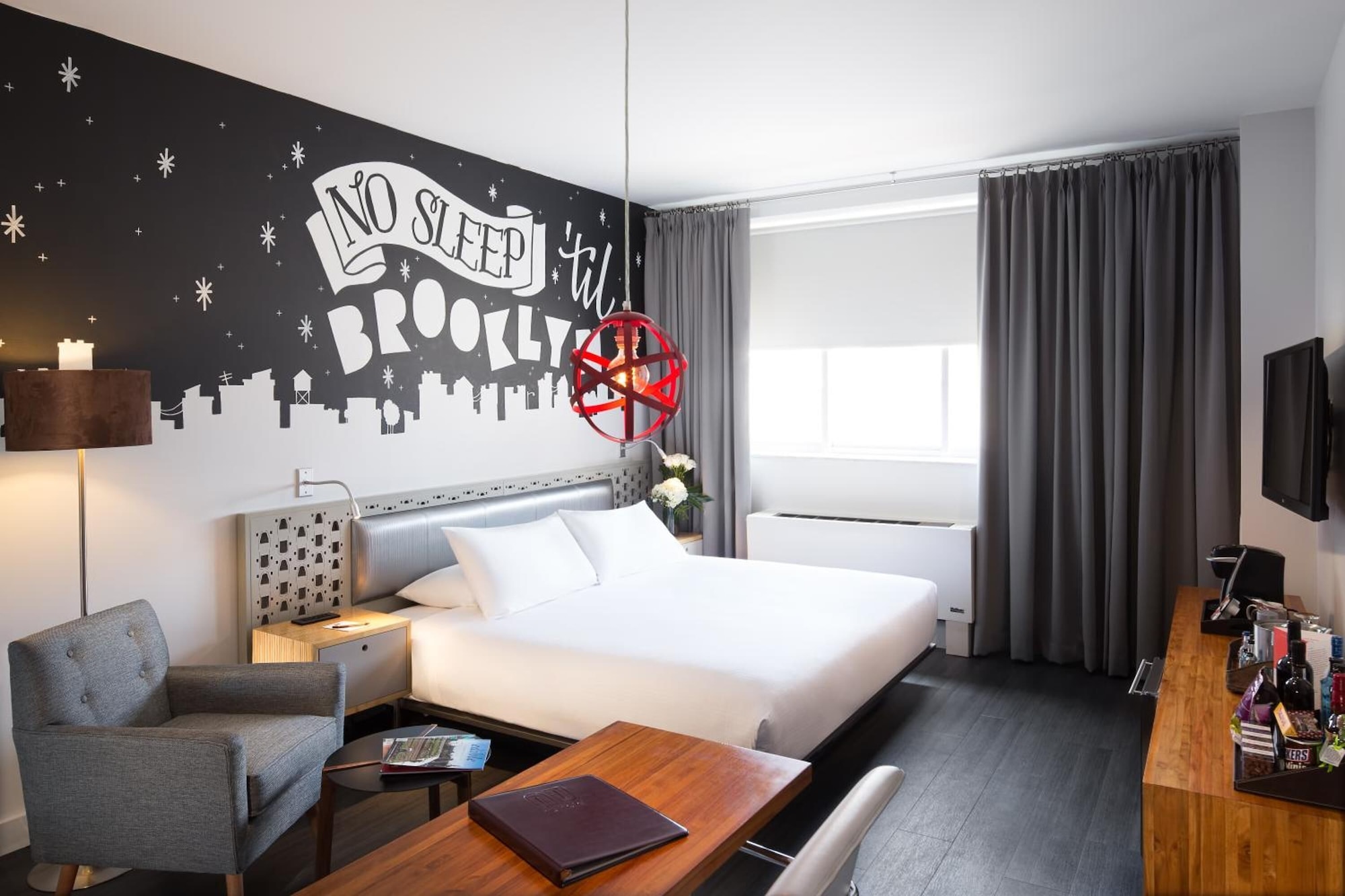 DELUXE, KING BED