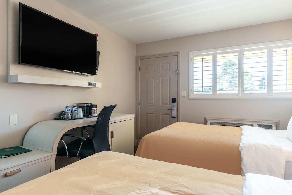Signature Inn Berkeley 30/50